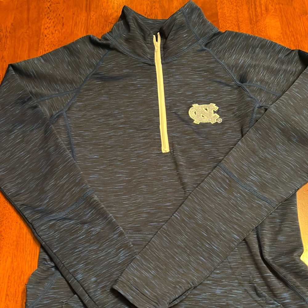 UNIVERSITY OF NORTH CAROLINA CHAPEL HILL TARHEELS 1/2 zip front pocket